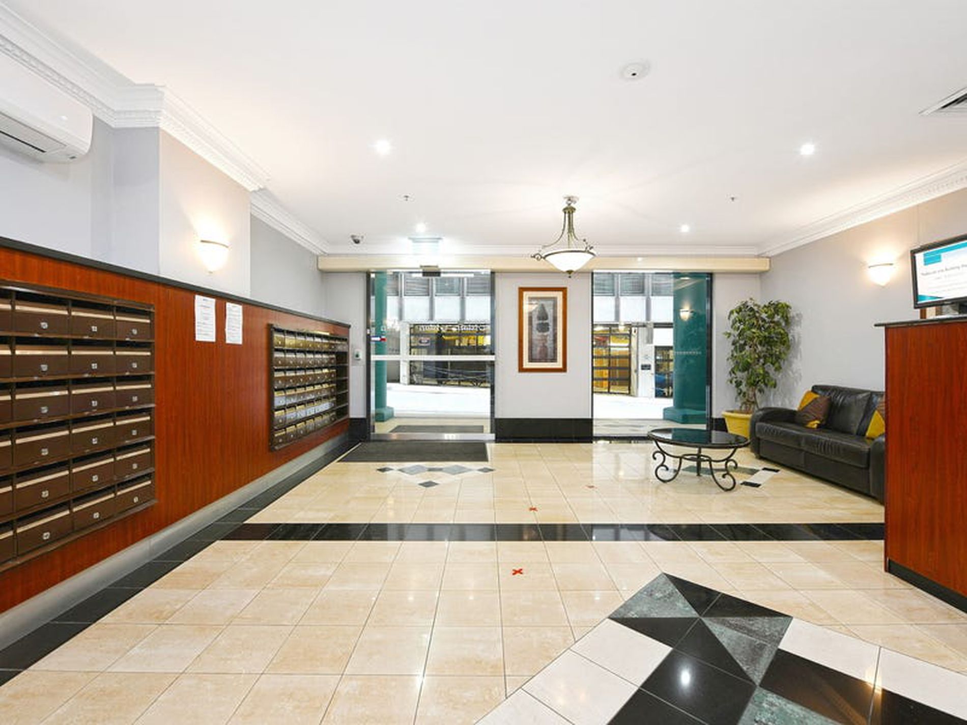 802 / 1 Hosking Place, Sydney
