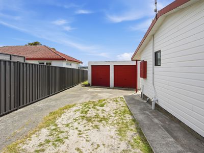 8 River Leads Drive, George Town