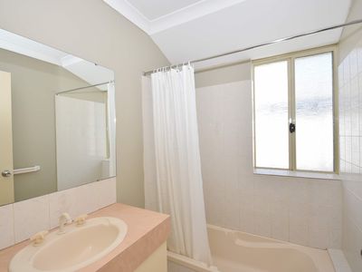 12 Glamis Court, Orelia