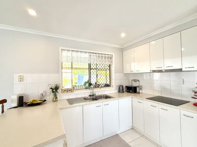 2 Merrilyn Court, Urangan