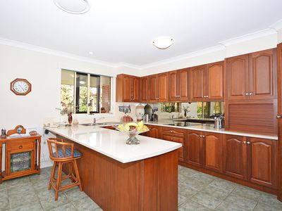 8 Lakeside Court, Torquay
