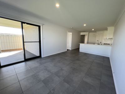 18B Lesmurdie Prade, Dubbo