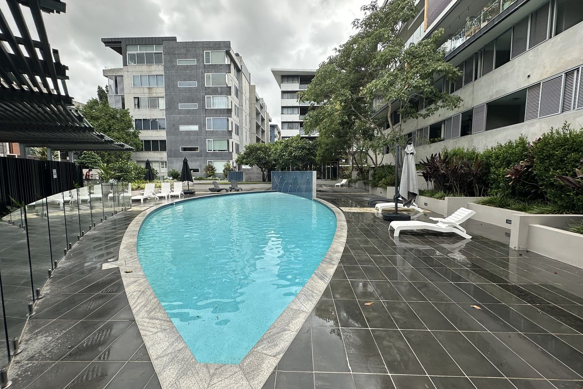 8406 / 55 Forbes Street, West End