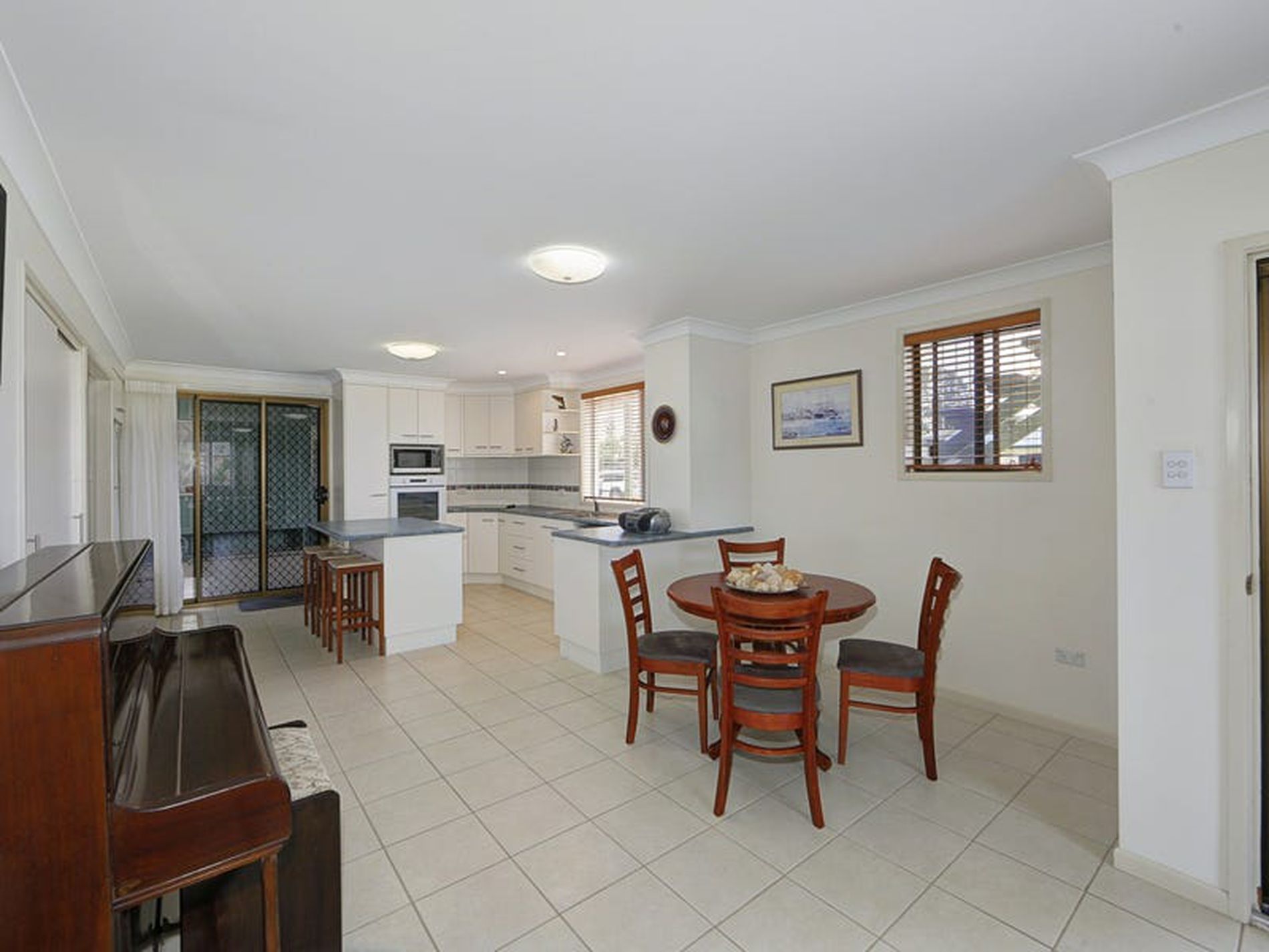 9 Fifth Avenue, Woodgate