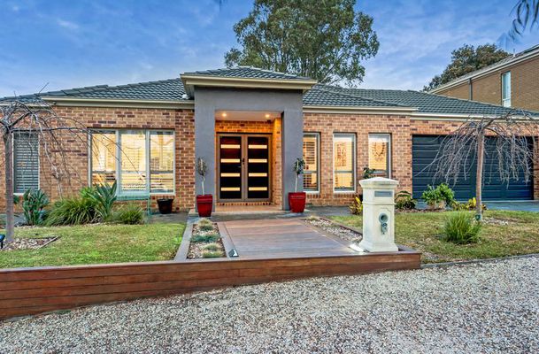 8 Albatross Close, Craigieburn