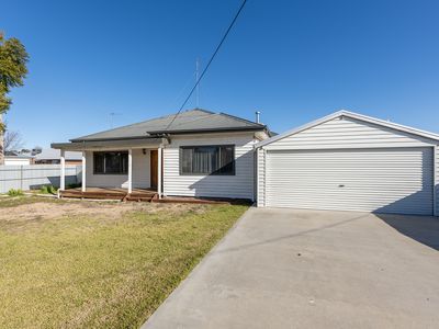 33 Kalkee Rd, Horsham