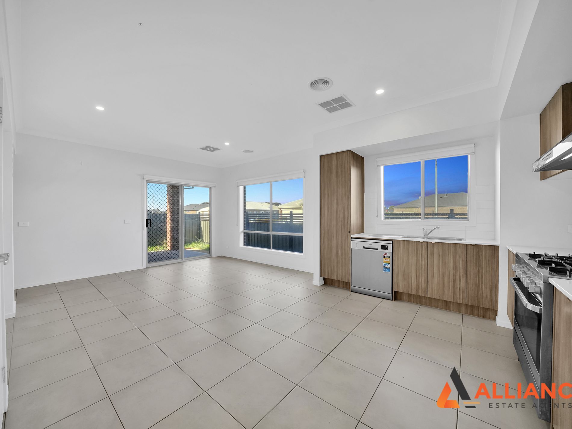 10 Nitre Street, Manor Lakes