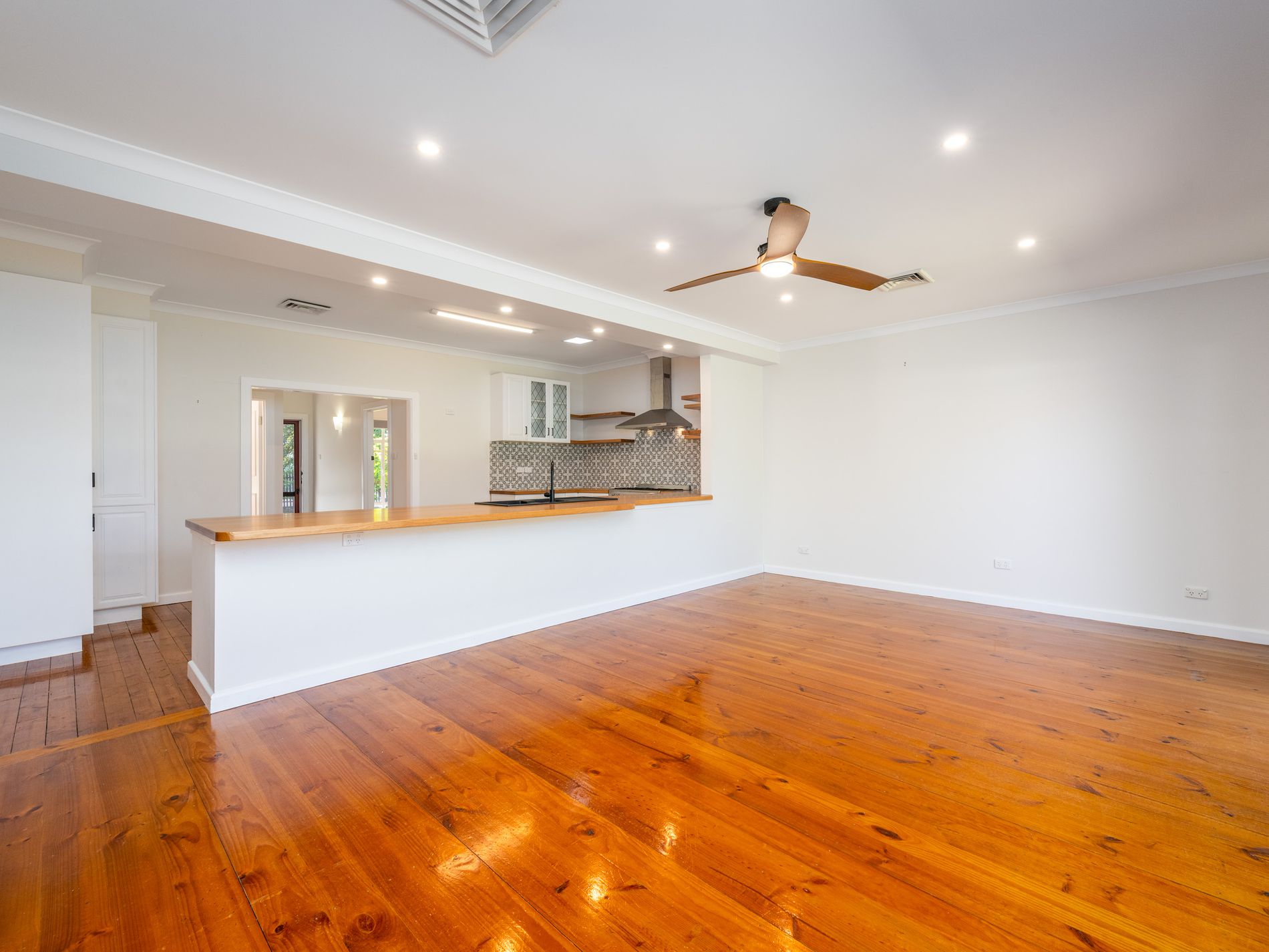 6 GLOUCESTER CRESCENT , Shepparton