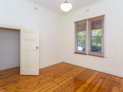 2 Long Street, Plympton