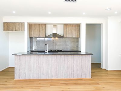102 Buckingham Boulevard, Strathtulloh