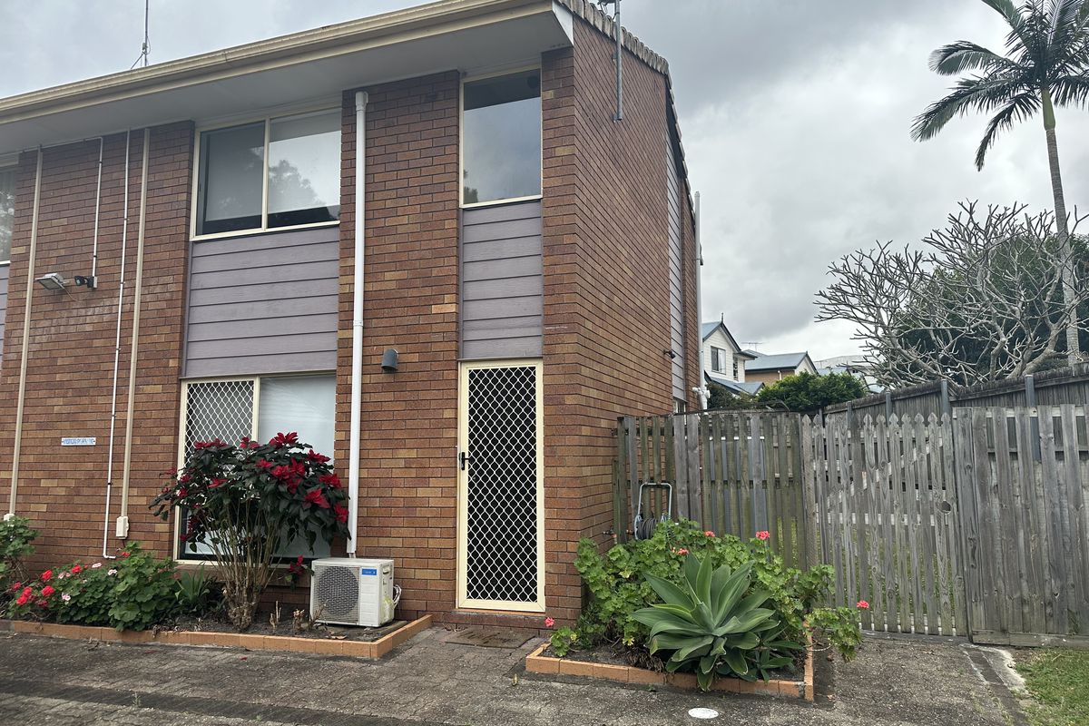 1 / 5 Woodford Street, Holland Park West