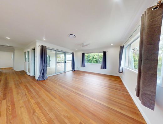 Refurbished Myles St Family Home image 5