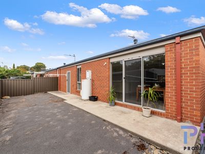 1 / 4 Rosemary Court, Golden Square