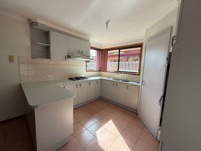 2 / 15 High Street, Werribee