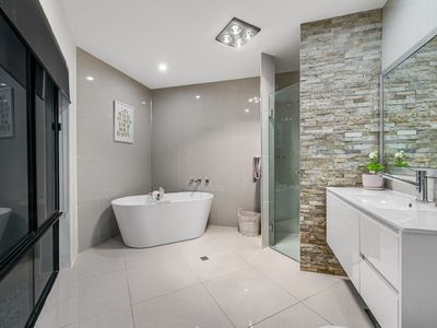 44 Cobbler Drive, Greenwith