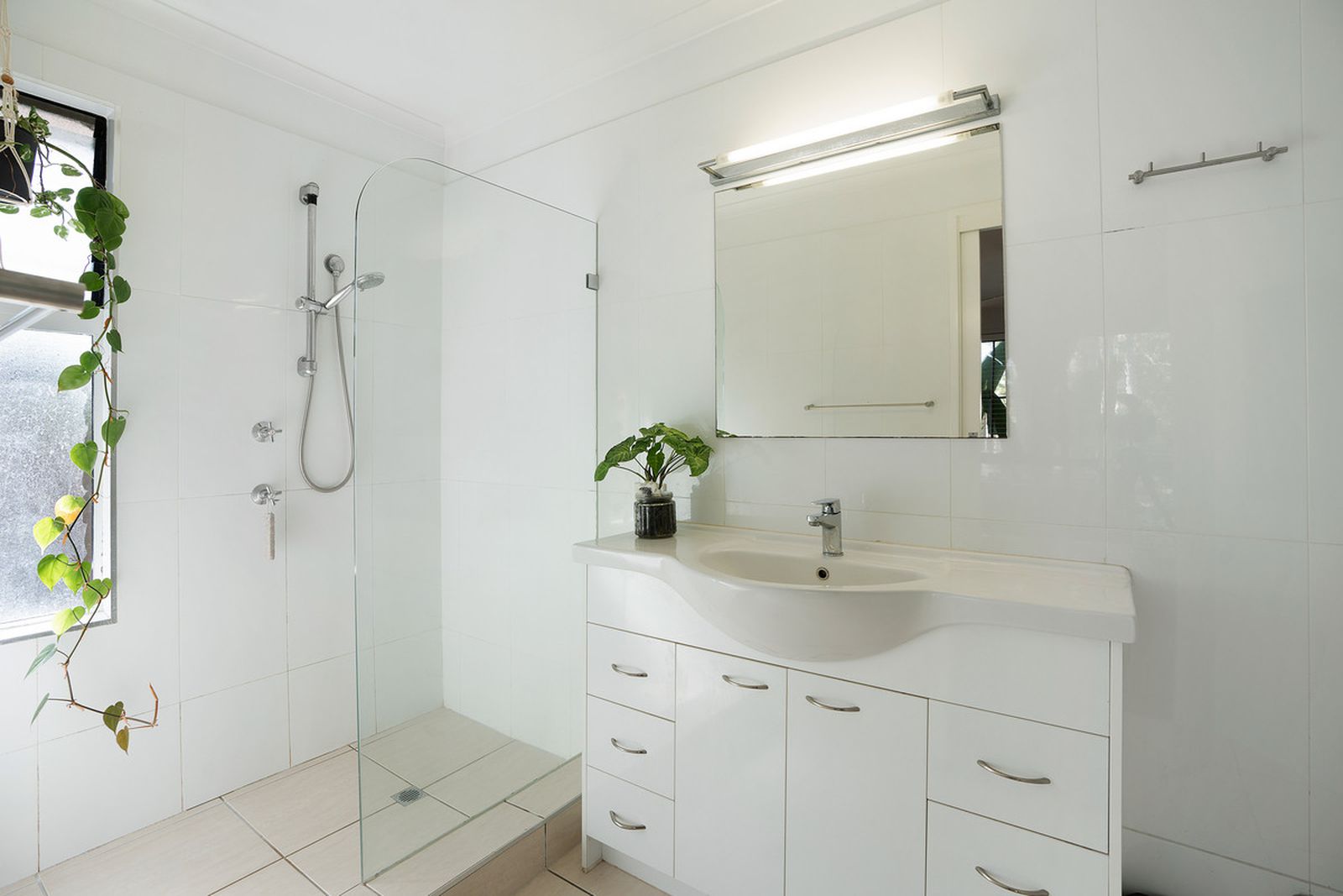 Photo 8 of 21, 6 Satinay Drive, Tewantin