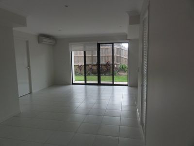 2 / 12 Gumtree Crescent, Upper Coomera