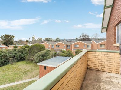 15 / 30 Trinculo Place, Queanbeyan East