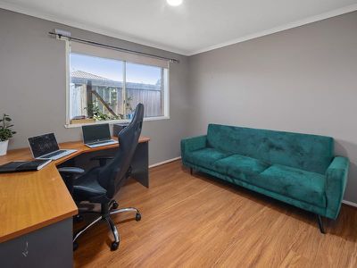 5 Chatham Close, Cranbourne East