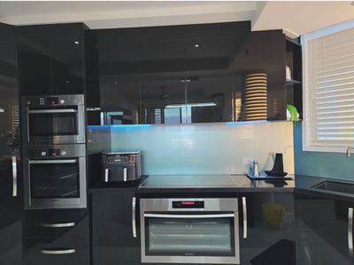 327 / 2-4 View Avenue, Surfers Paradise