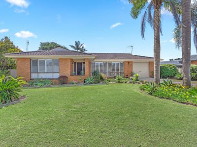 13 De Lore Crescent , Tuncurry