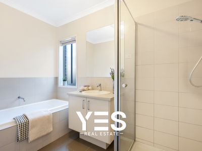37 St Clair Avenue, Cranbourne West