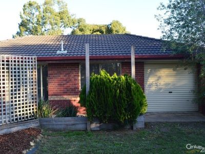 18 Dutton Close, Lynbrook