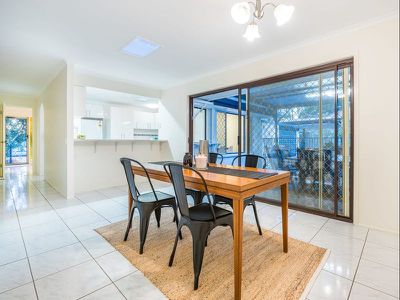 39 Narelle Crescent, Rochedale South
