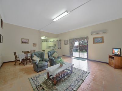 20 Toby Place, Razorback