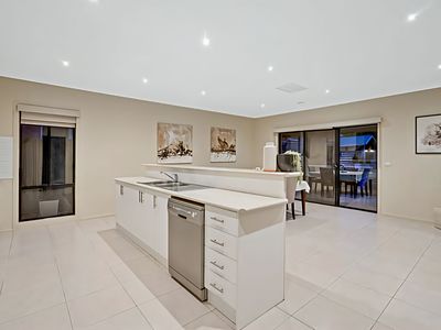 11 Insley Way, Caroline Springs