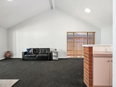 1B Paddington Drive, Hannans
