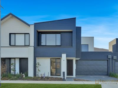 9 Interlaken Avenue, Manor Lakes