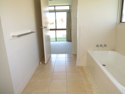 2 / 5 Aloota Crescent, Ocean Shores
