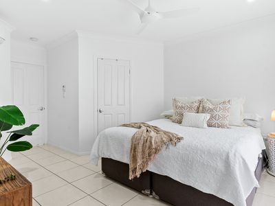 18 Travolta Close, White Rock