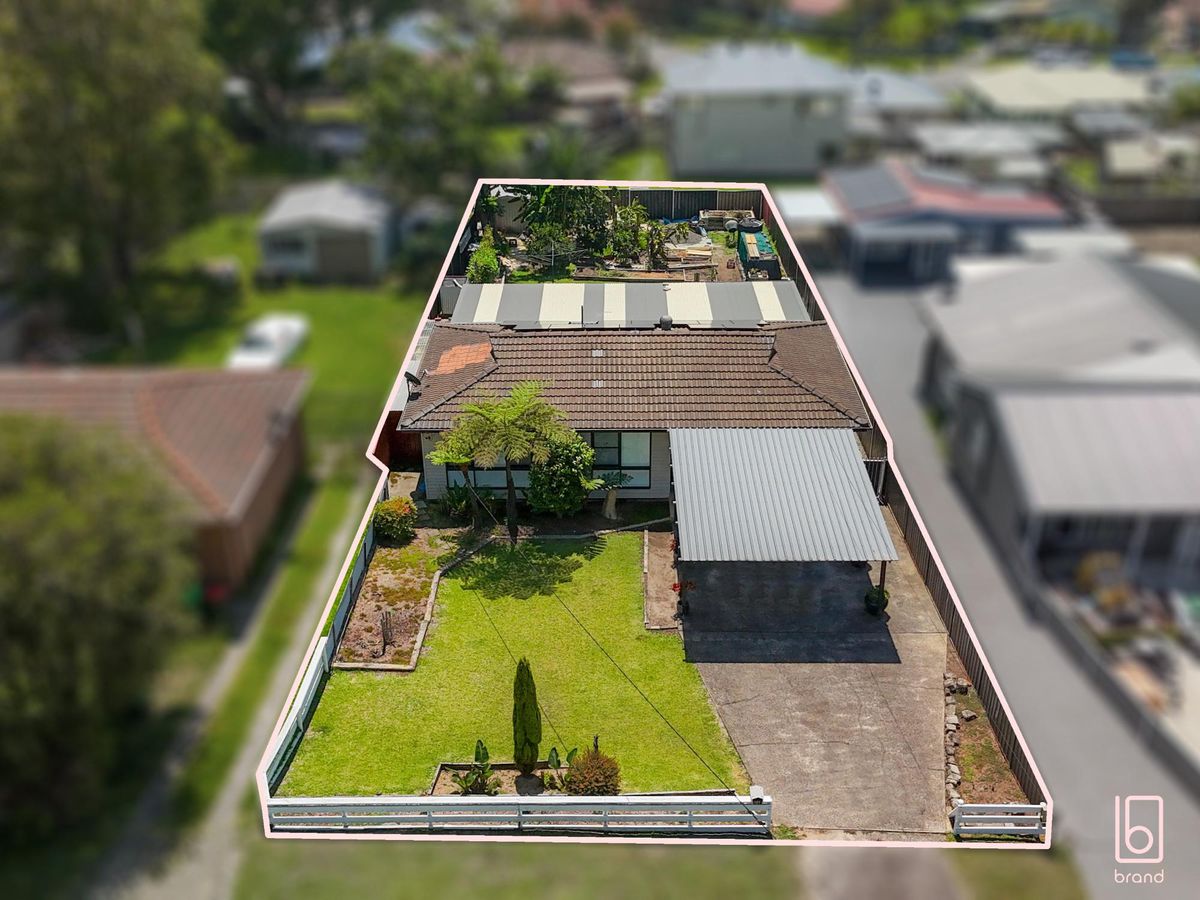 20 Campbell Parade, Mannering Park