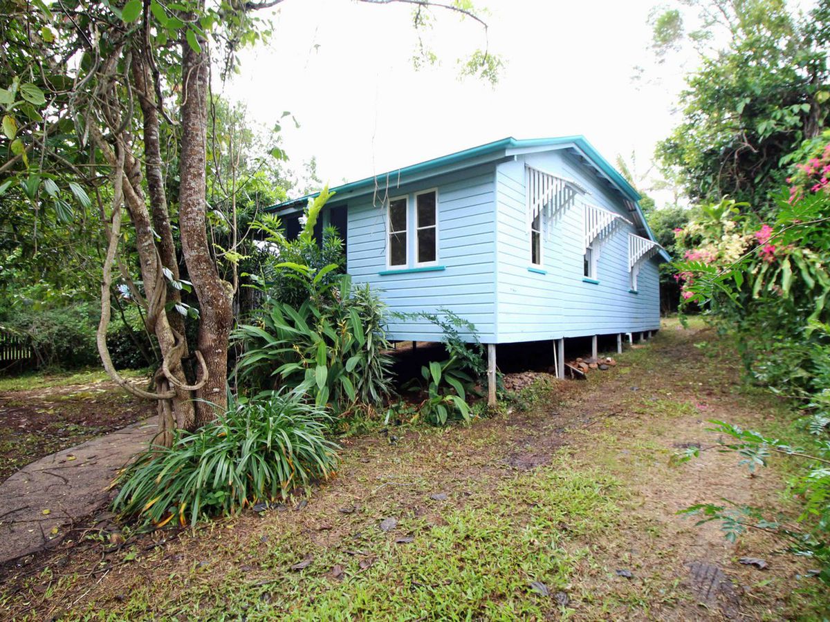 38 WEAVER STREET, Atherton