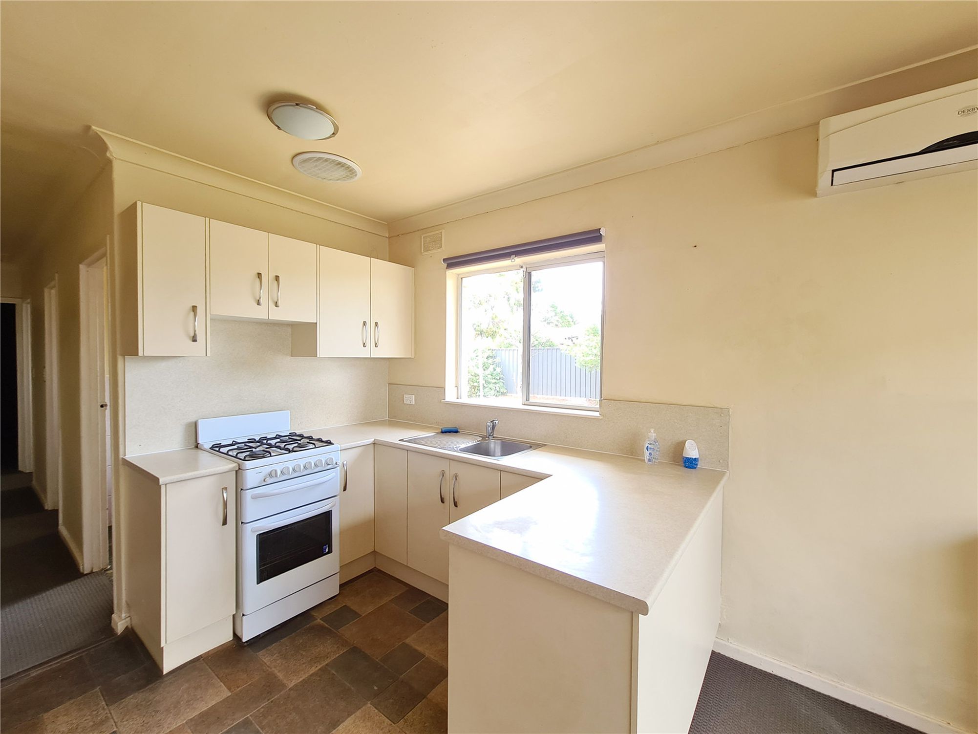 1 / 835 Grand Junction Road, Valley View