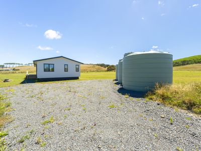 20 Journeys End, Tapora