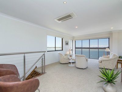 6  250 Marine Parade, Labrador