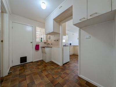 1947 Murray Valley Highway, Lake Charm