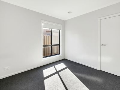 18 Distinctive Drive, Rockbank