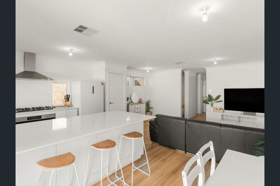 24 Nyilla Approach, Baldivis