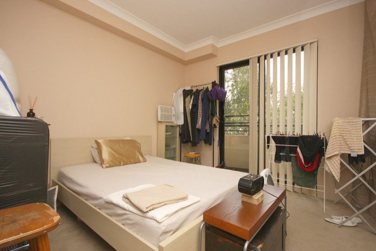 4 / 19-27 Eastbourne Road, Homebush West