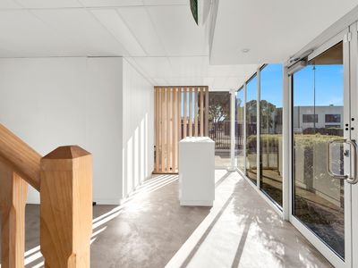1 / 60 Lillee Crescent, Tullamarine