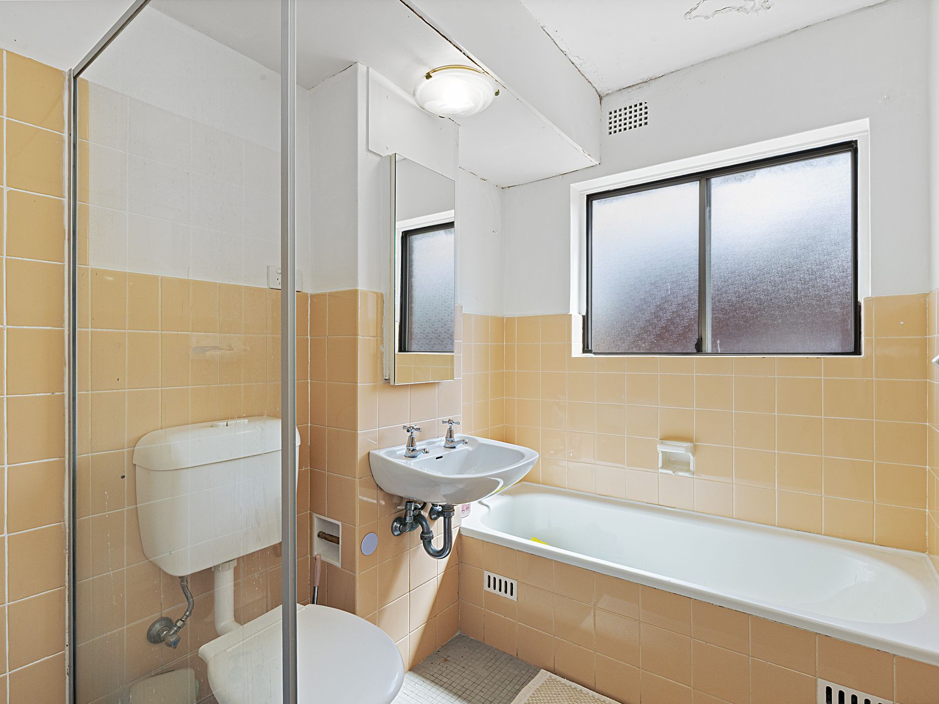 6 / 15 Mascot Drive, Eastlakes