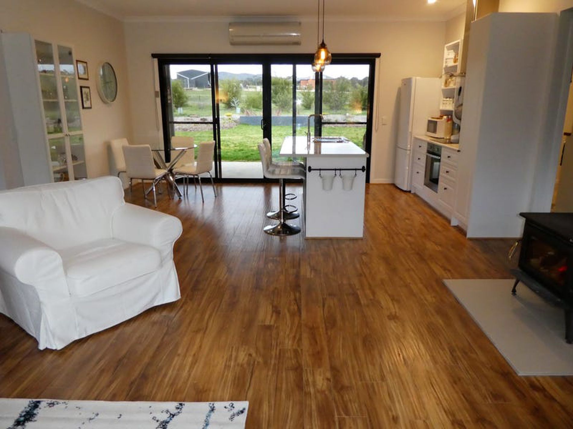 1 Red Box Ct, Seymour