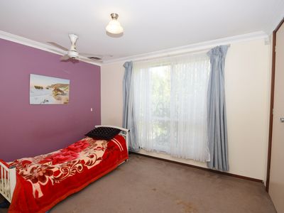 16 Burslem Drive, Thornlie