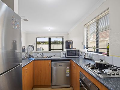 2 / 7 Barfield Road, Hammond Park