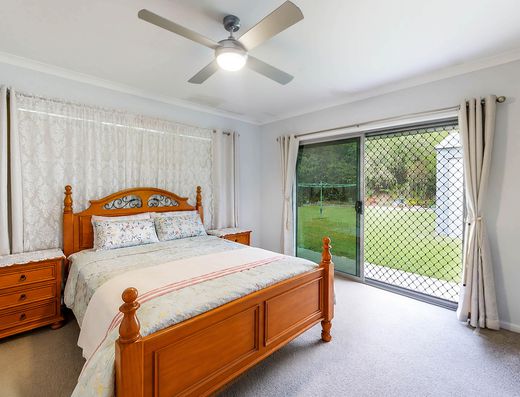 Spacious Family Living with Side Access and a Large Shed image 8