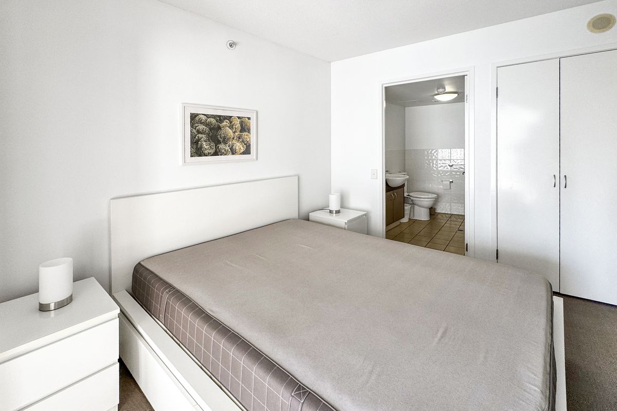 905 / 42 Surf Parade, Broadbeach